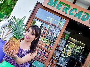 CARNE DEL MERCADO - Colombian babe Veronica Marin gets picked up for a crazy fuck